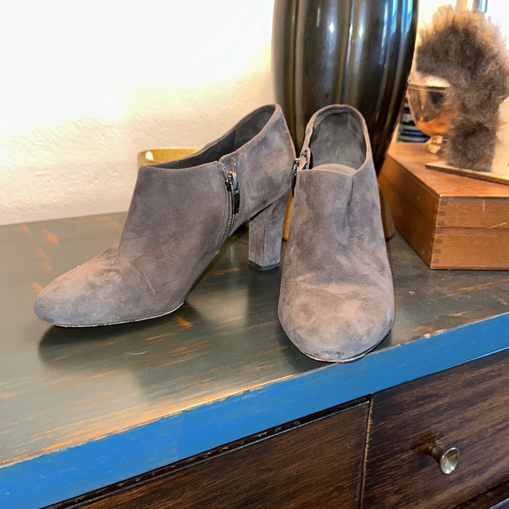 Grey Via Spiga suede ankle booties